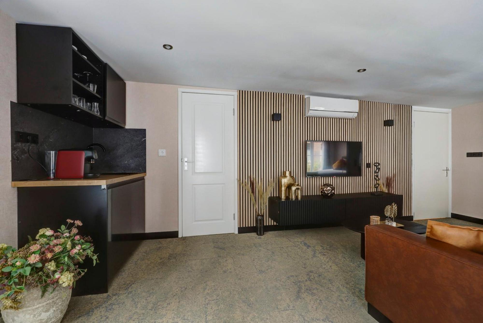 Hotel Buren Buren  Bagian luar foto